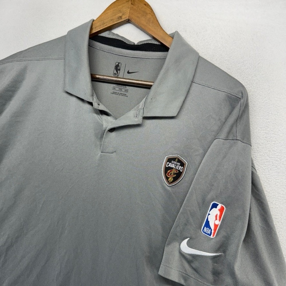 Cleveland Cavaliers Polo Shirt men's 2XL Gray Nike Dri Fit Team Player NBA logo